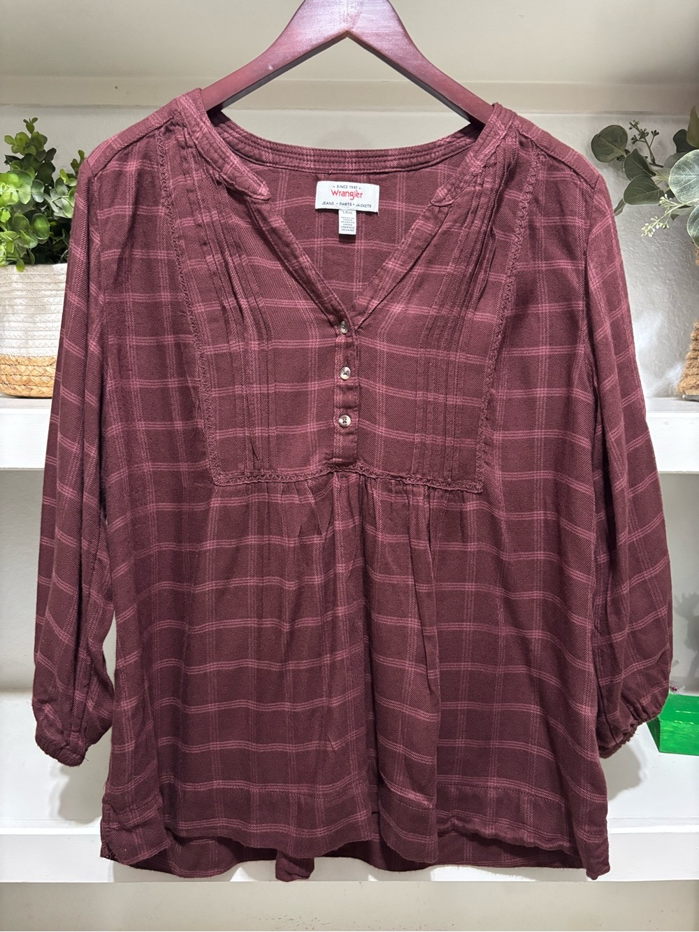 Wrangler Womenโs Mauve Plaid Long-Sleeve Button V-Neck Top